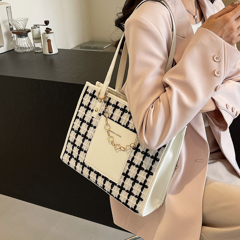 Large Capacity Plaid Tote Bag Fashionable and Versatile