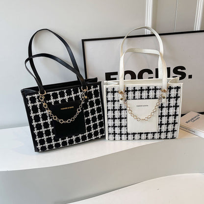 Large Capacity Plaid Tote Bag Fashionable and Versatile